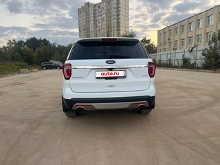 2016 Ford Explorer V Рестайлинг, белый, 2700000 рублей, вид 5
