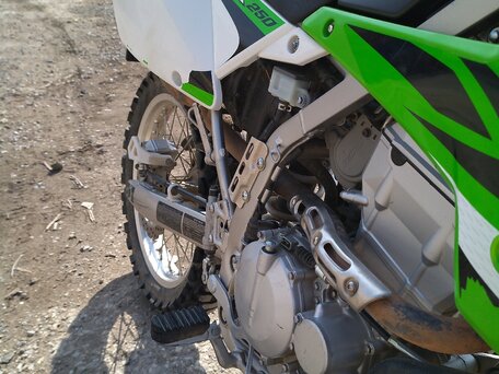 2016 Kawasaki KLX 250, зелёный, 475000 рублей, вид 5