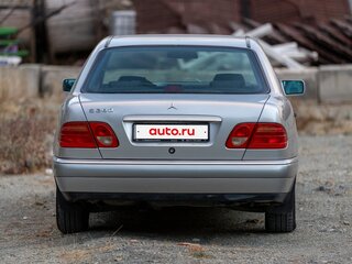 1998 Mercedes-Benz E-Класс 240 II (W210, S210), серебристый, 600000 рублей, вид 3