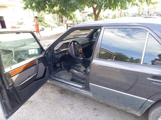 1994 Mercedes-Benz E-Класс 280 I (W124), чёрный, 500000 рублей, вид 5