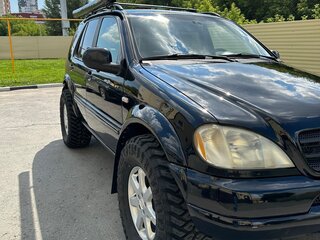 1998 Mercedes-Benz M-Класс 430 I (W163), чёрный, 1300000 рублей, вид 4