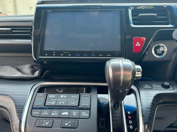2015 Honda Stepwgn Spada V, белый, 2100000 рублей - вид 13