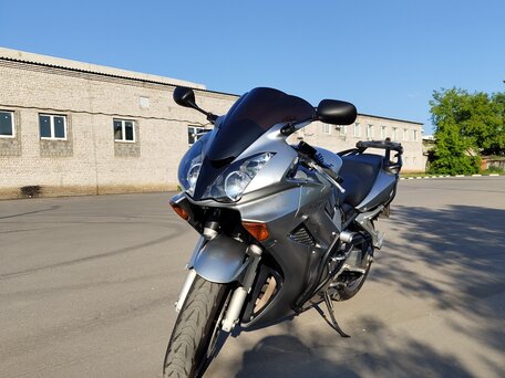 2004 Honda VFR 800, серебристый, 490000 рублей, вид 1