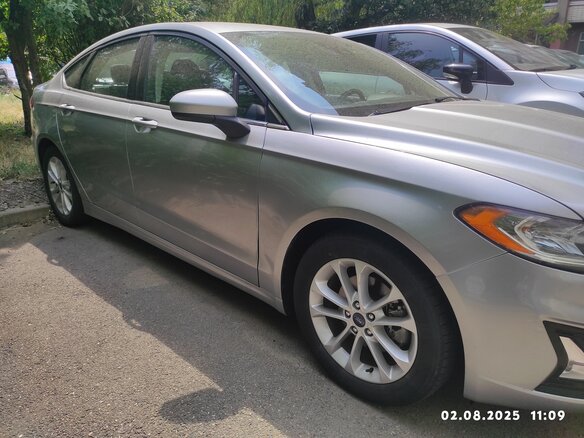 2020 Ford Fusion (North America) II Рестайлинг, серебристый, 1950000 рублей - вид 4