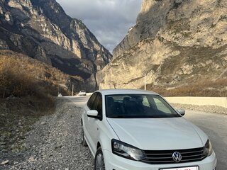 2017 Volkswagen Polo V Рестайлинг, белый, 900000 рублей, вид 2