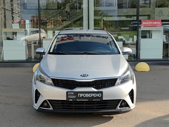 2021 Kia Rio IV Рестайлинг, серый - вид 1