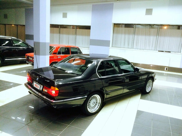 1992 BMW 7 серии 730i II (E32), чёрный - вид 8