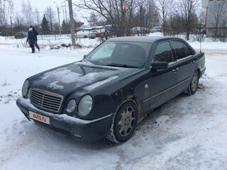 1995 Mercedes-Benz E-Класс 320 II (W210, S210), чёрный, 199000 рублей, вид 2