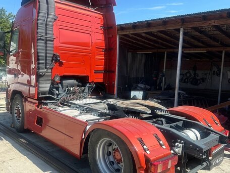 1998 Volvo FH, красный, 2799999 рублей, вид 4