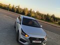 2017 Hyundai Solaris II, серебристый, 790000 рублей - вид 2