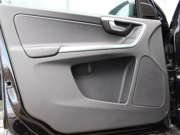 2013 Volvo XC60 I, чёрный - вид 9
