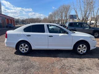 2013 Skoda Octavia II (A5) Рестайлинг, белый, 770000 рублей, вид 2