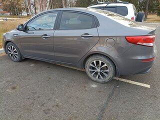 2015 Kia Rio III Рестайлинг, серый, 1000000 рублей, вид 5