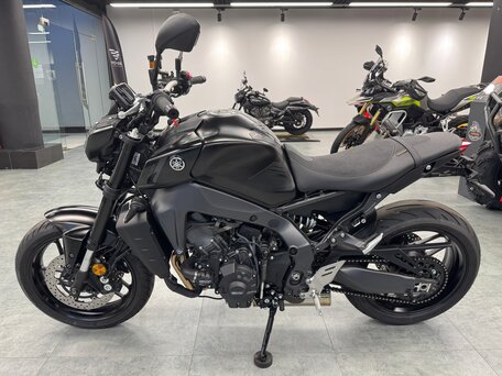 2023 Yamaha MT-09 (FZ-09), чёрный, 1170000 рублей, вид 2