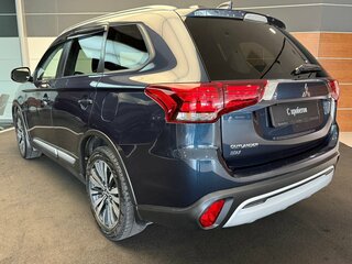 2020 Mitsubishi Outlander III Рестайлинг 3, синий, 2490000 рублей, вид 4