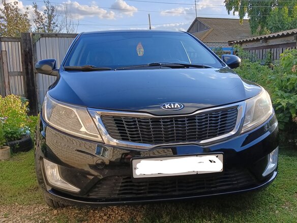 2013 Kia Rio 5-speed III, чёрный, 800000 рублей - вид 1