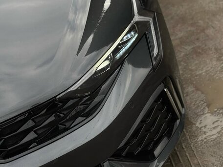 2026 Kia K5 III Рестайлинг, серый, 4390000 рублей, вид 3