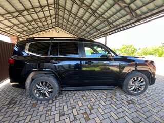 2023 Toyota Land Cruiser 300 Series, чёрный, 12000000 рублей, вид 2