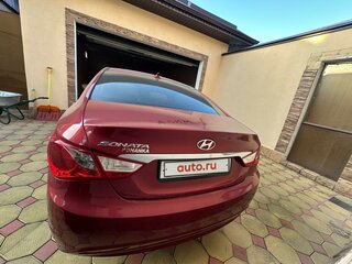 2011 Hyundai Sonata VI (YF), красный, 1300000 рублей, вид 4