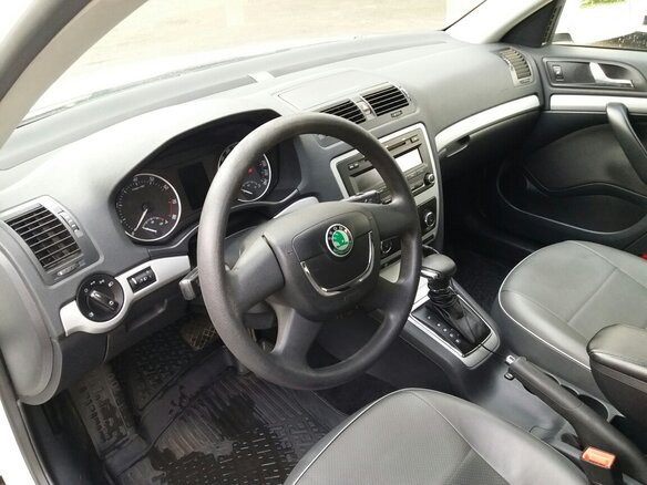2013 Skoda Octavia II (A5) Рестайлинг, белый - вид 9
