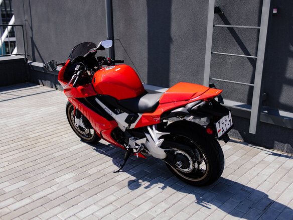 2014 Honda VFR 800, красный, 814312 рублей - вид 17