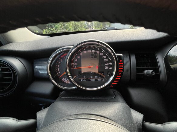 2014 Mini Hatch Cooper III (F55/F56), жёлтый, 1850000 рублей - вид 10