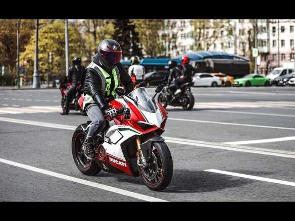 2018 Ducati Panigale V4, красный, 3990000 рублей - вид 4