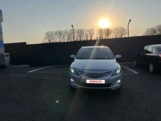 2014 Hyundai Solaris I Рестайлинг, серебристый, 670000 рублей, вид 1