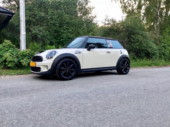 2011 Mini Hatch Cooper S II (R56) Рестайлинг, белый - вид 4