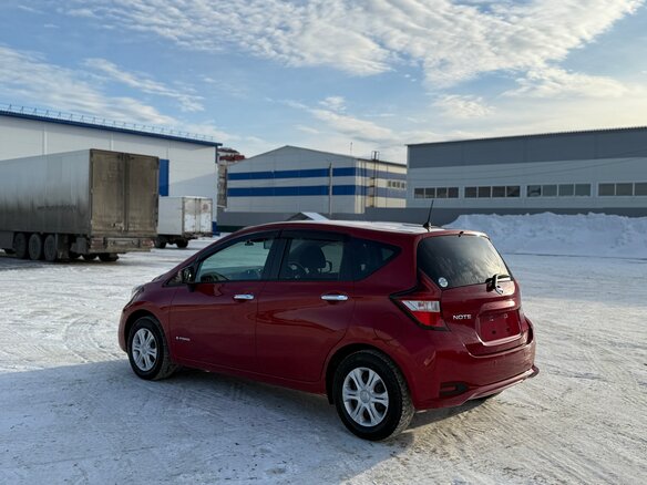 2017 Nissan Note e-Power II Рестайлинг, красный, 1150000 рублей - вид 12