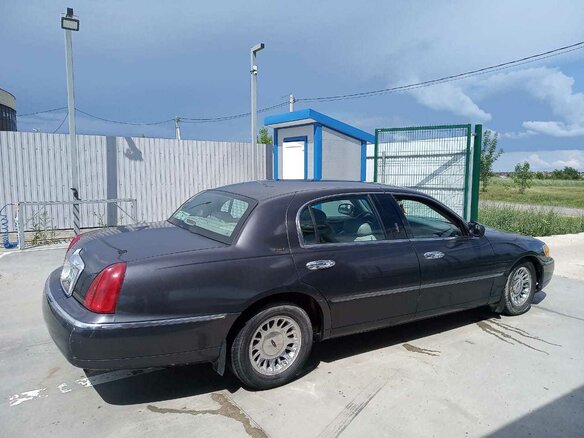 2000 Lincoln Town Car III, серый - вид 6