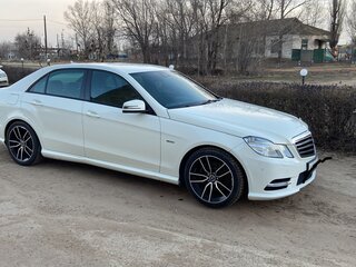 2011 Mercedes-Benz E-Класс 200 7G-Tronic IV (W212, S212, C207), белый, 2000000 рублей, вид 2