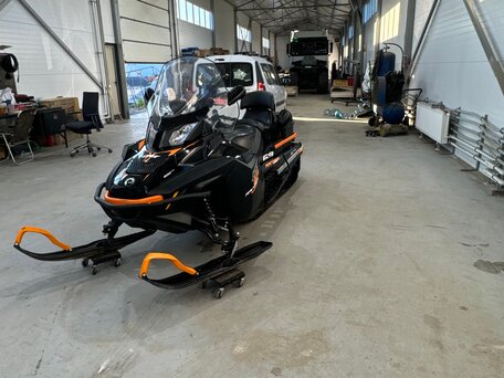 2019 BRP Lynx 69 Ranger Snowcruiser, чёрный, 1800000 рублей, вид 2