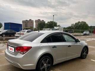 2013 Chevrolet Cruze I Рестайлинг, серебристый, 780000 рублей, вид 3