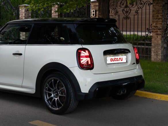 2021 Mini Hatch JCW III (F55/F56) Рестайлинг 2, бежевый, 3799999 рублей - вид 2