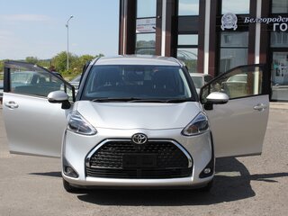 2019 Toyota Sienta II Рестайлинг, серебристый, 1995000 рублей, вид 2