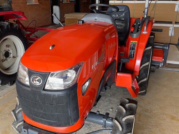 2018 Kubota L215, красный, 1520000 рублей
