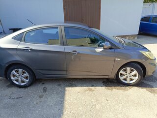 2012 Hyundai Solaris I, серый, 690000 рублей, вид 2