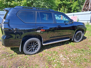 2021 Toyota Land Cruiser Prado 150 Series Рестайлинг 3, чёрный, 6200000 рублей, вид 2
