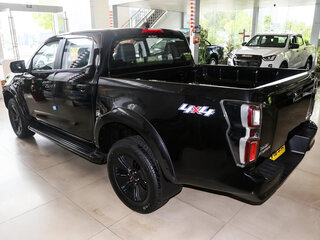 2024 Isuzu D-Max III, чёрный, 4480000 рублей, вид 2