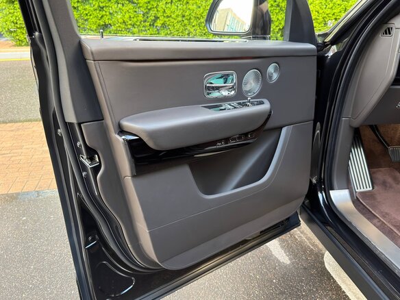 2022 Rolls-Royce Cullinan I (Series I), коричневый, 28450000 рублей - вид 14