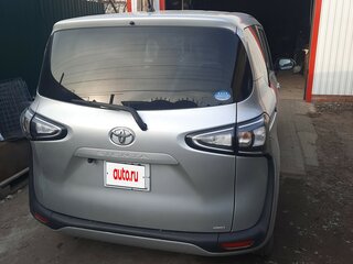 2019 Toyota Sienta II Рестайлинг, серебристый, 1200000 рублей, вид 2