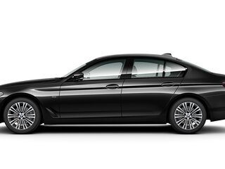 2017 BMW 5 серии 520d xDrive VII (G30/G31/G38), чёрный, 3900000 рублей, вид 3