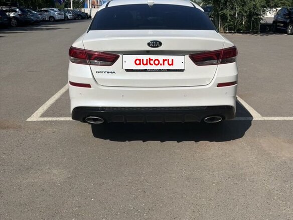 2019 Kia Optima IV Рестайлинг, белый, 2040000 рублей - вид 4