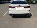 2019 Kia Optima IV Рестайлинг, белый, 2040000 рублей - вид 4
