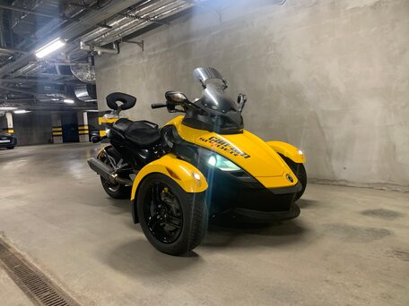 2009 BRP Can-Am Spyder, жёлтый, 975000 рублей, вид 1
