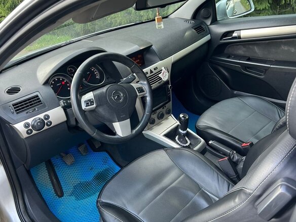 2007 Opel Astra GTC H Рестайлинг, серебристый, 400000 рублей - вид 9