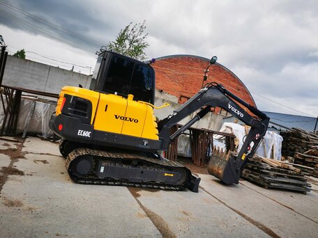 2022 Volvo EC, чёрный, 4160000 рублей, вид 1