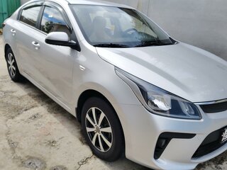 2018 Kia Rio IV, серебристый, 1710000 рублей, вид 1