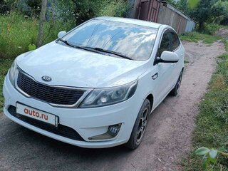 2013 Kia Rio III, белый, 700000 рублей, вид 2